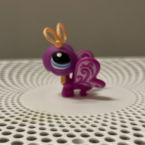 Littlest Pet Shop 1739. Purple Butterfly - Picture 1 of 5